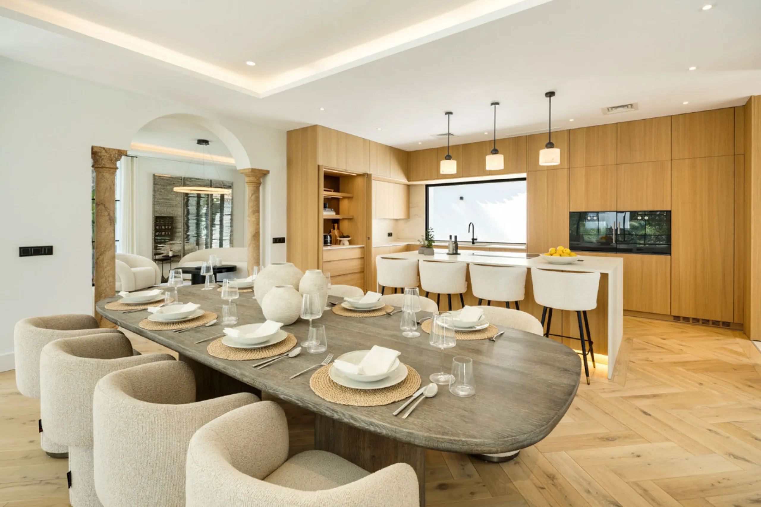 Exceptional villa for sale in the prestigious gated community of El Herrojo Alto, one of La Quinta's most sought-after residential areas. Positioned on an elevated frontline golf plot, this landmark property harmoniously blends timeless Andalusian archite