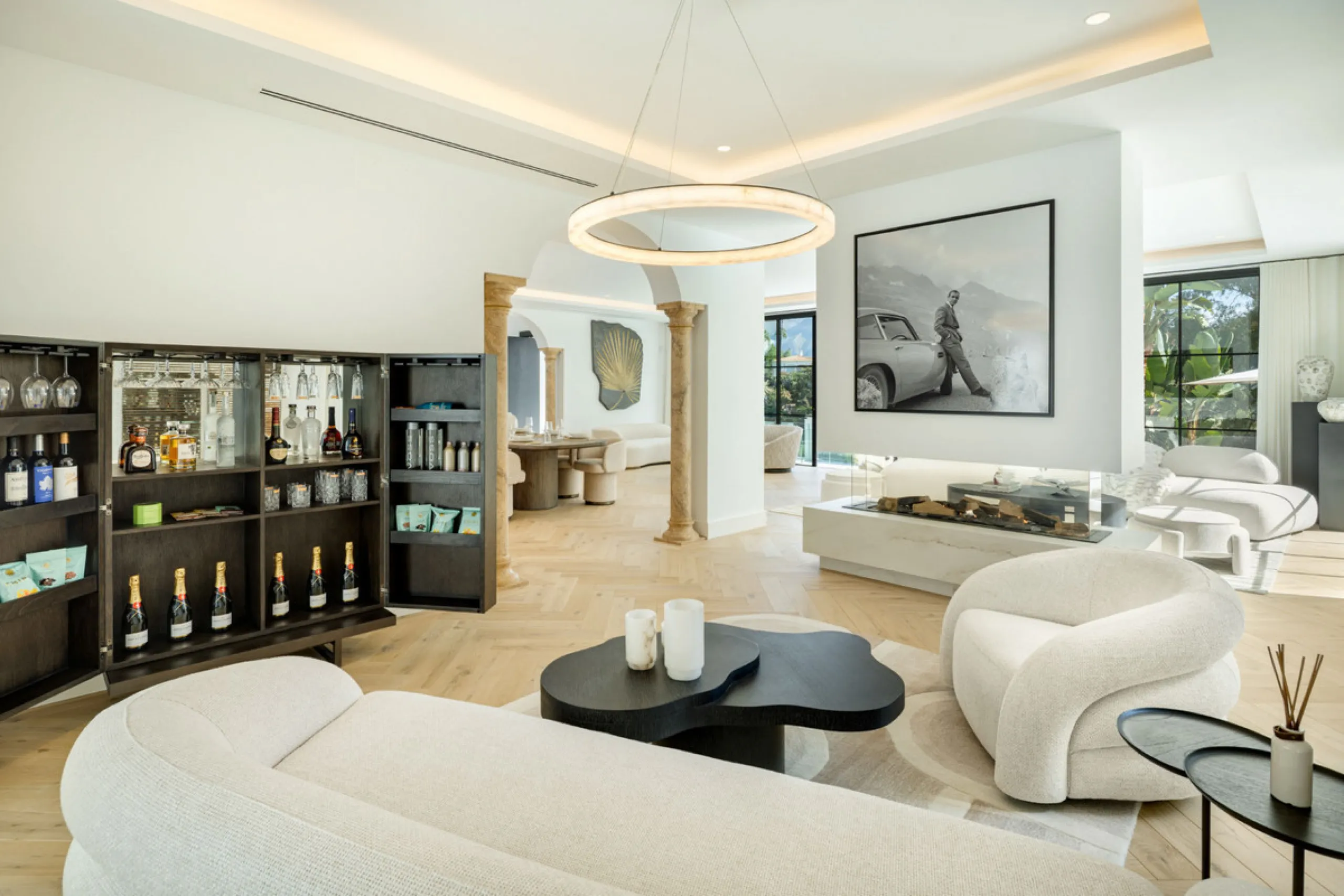 Exceptional villa for sale in the prestigious gated community of El Herrojo Alto, one of La Quinta's most sought-after residential areas. Positioned on an elevated frontline golf plot, this landmark property harmoniously blends timeless Andalusian archite