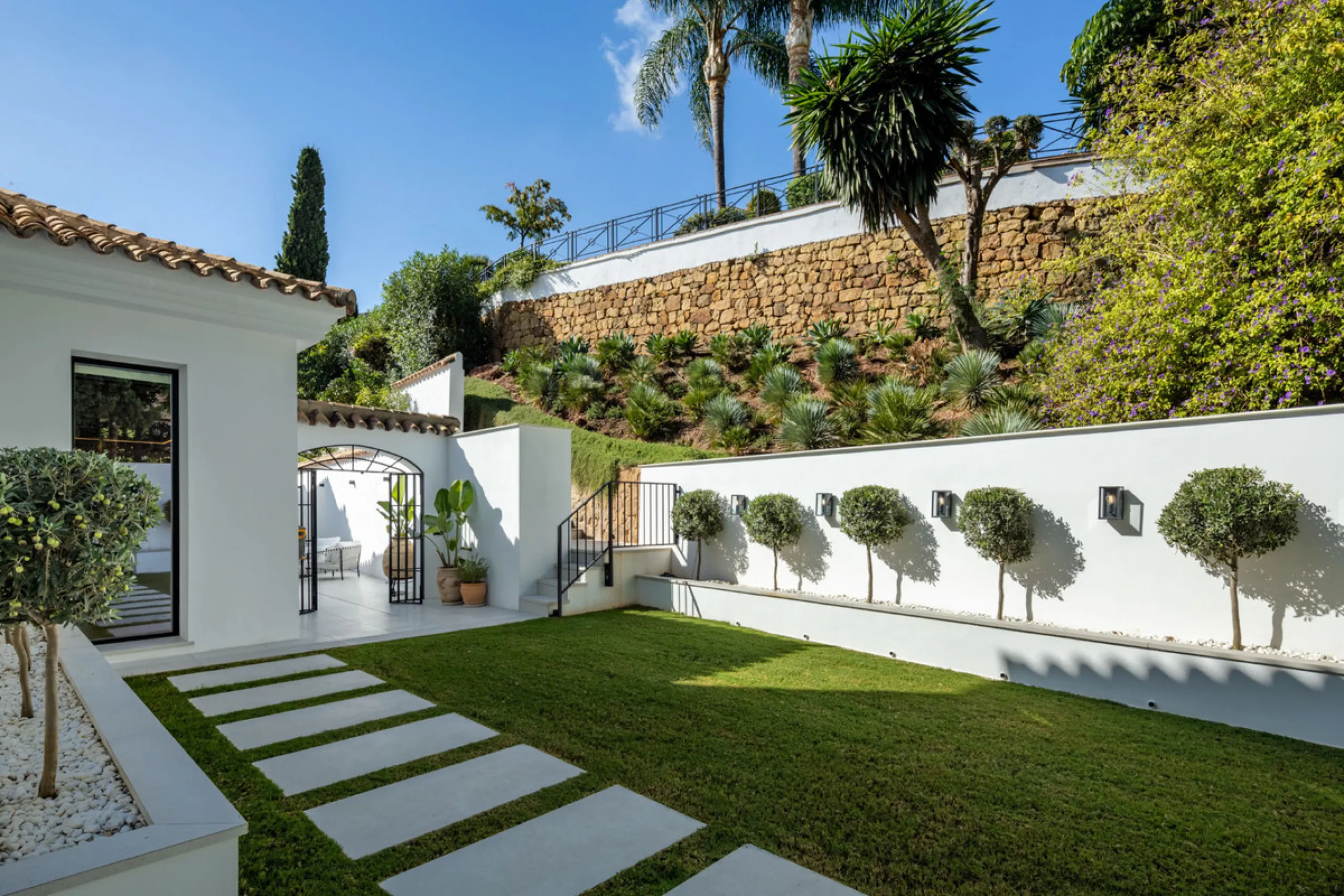 Exceptional villa for sale in the prestigious gated community of El Herrojo Alto, one of La Quinta's most sought-after residential areas. Positioned on an elevated frontline golf plot, this landmark property harmoniously blends timeless Andalusian archite