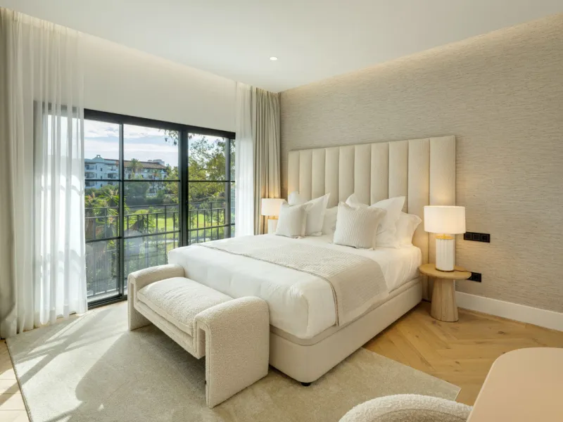 Exceptional villa for sale in the prestigious gated community of El Herrojo Alto, one of La Quinta's most sought-after residential areas. Positioned on an elevated frontline golf plot, this landmark property harmoniously blends timeless Andalusian archite