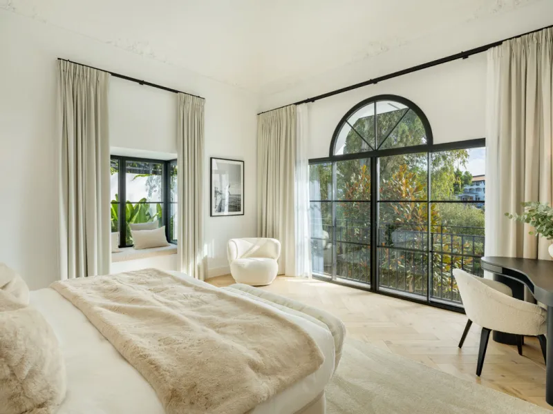 Exceptional villa for sale in the prestigious gated community of El Herrojo Alto, one of La Quinta's most sought-after residential areas. Positioned on an elevated frontline golf plot, this landmark property harmoniously blends timeless Andalusian archite