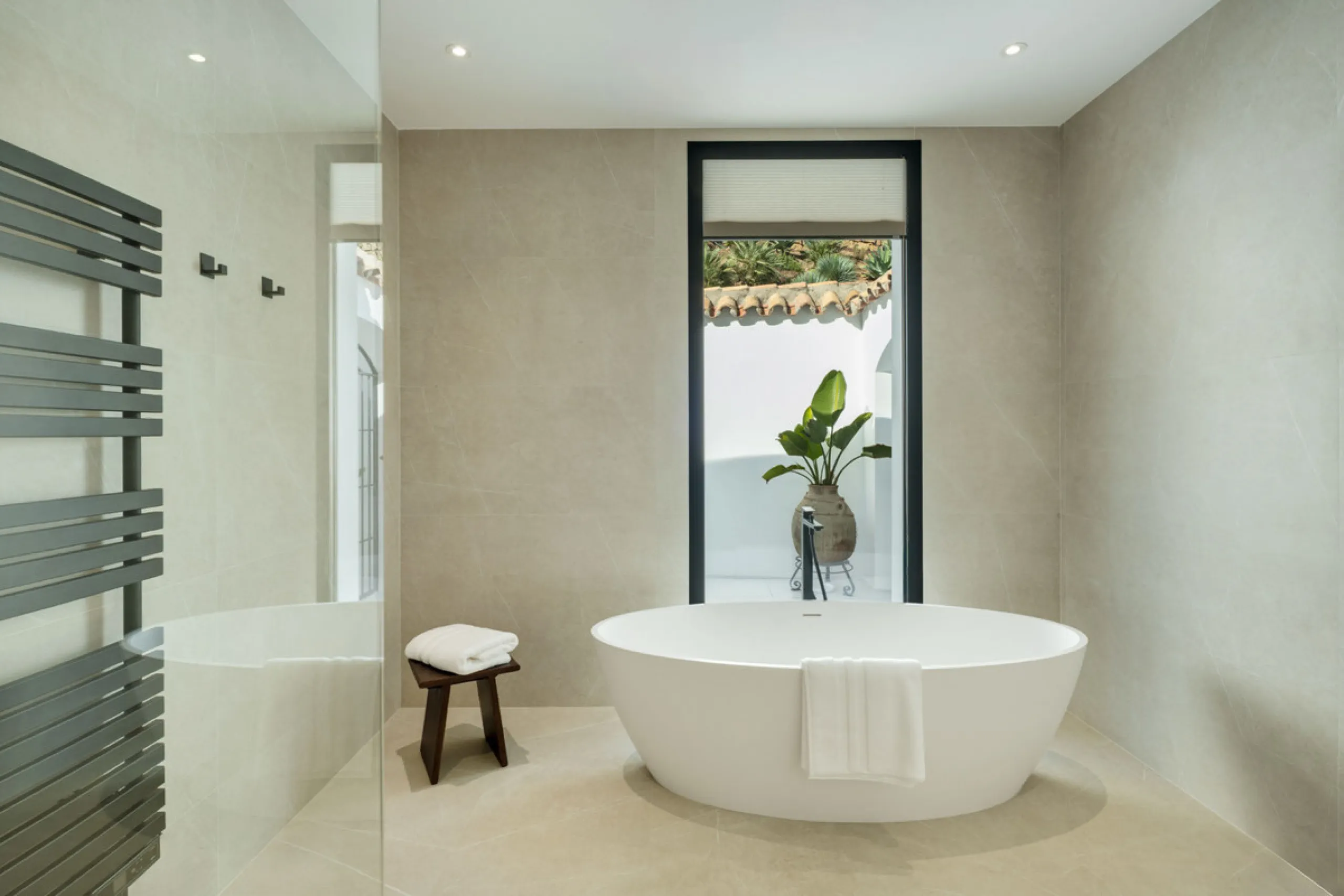 Exceptional villa for sale in the prestigious gated community of El Herrojo Alto, one of La Quinta's most sought-after residential areas. Positioned on an elevated frontline golf plot, this landmark property harmoniously blends timeless Andalusian archite