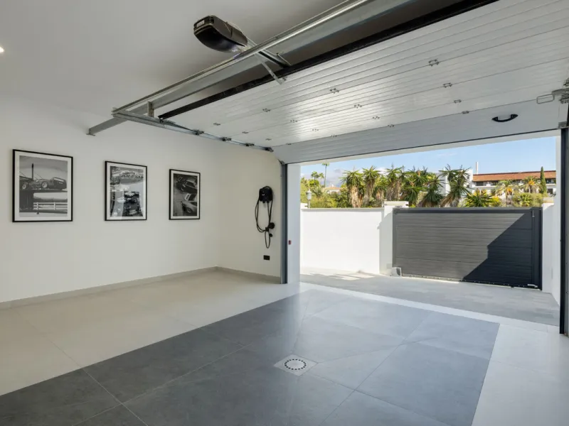 Exceptional villa for sale in the prestigious gated community of El Herrojo Alto, one of La Quinta's most sought-after residential areas. Positioned on an elevated frontline golf plot, this landmark property harmoniously blends timeless Andalusian archite