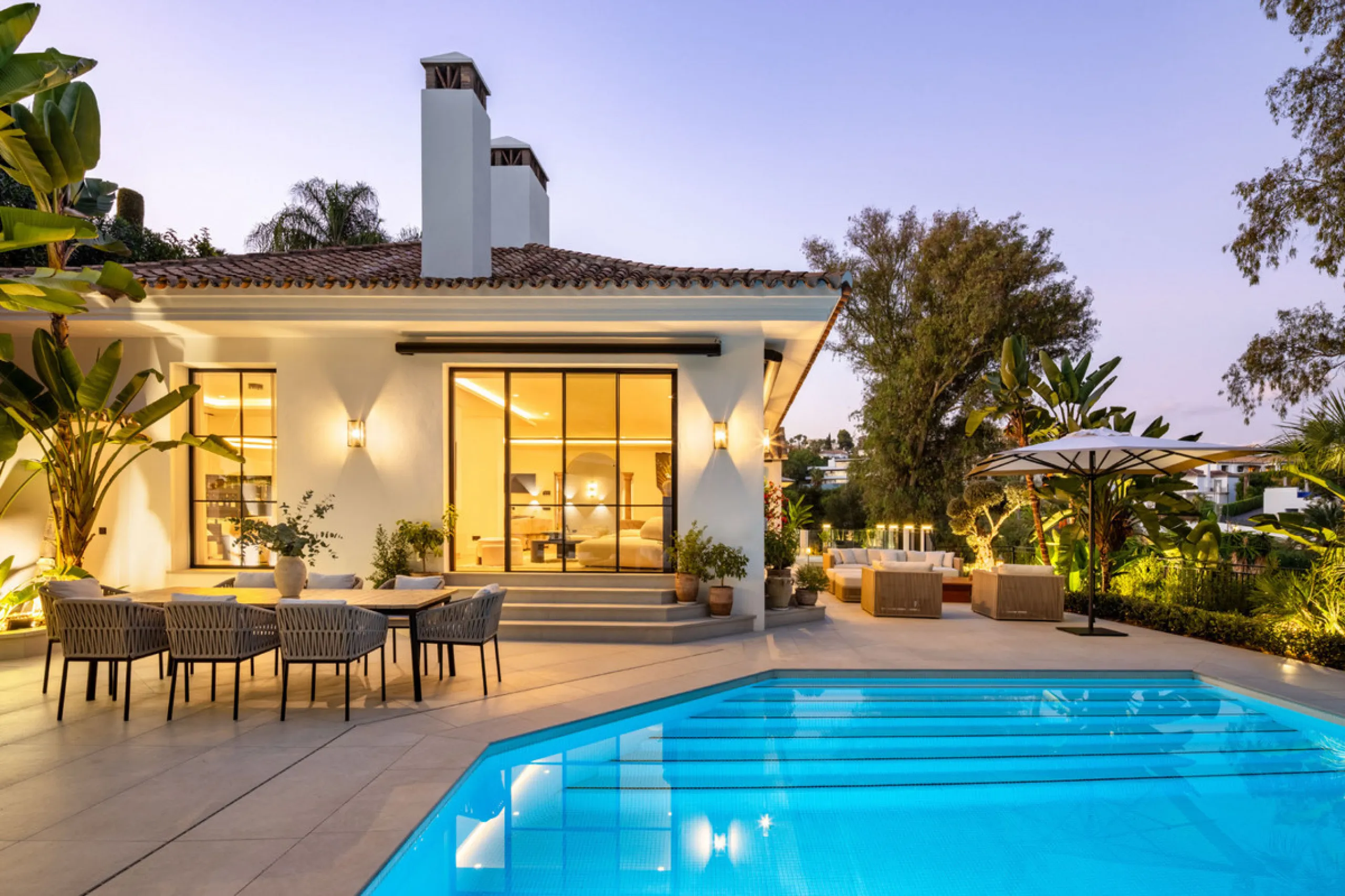 Exceptional villa for sale in the prestigious gated community of El Herrojo Alto, one of La Quinta's most sought-after residential areas. Positioned on an elevated frontline golf plot, this landmark property harmoniously blends timeless Andalusian archite