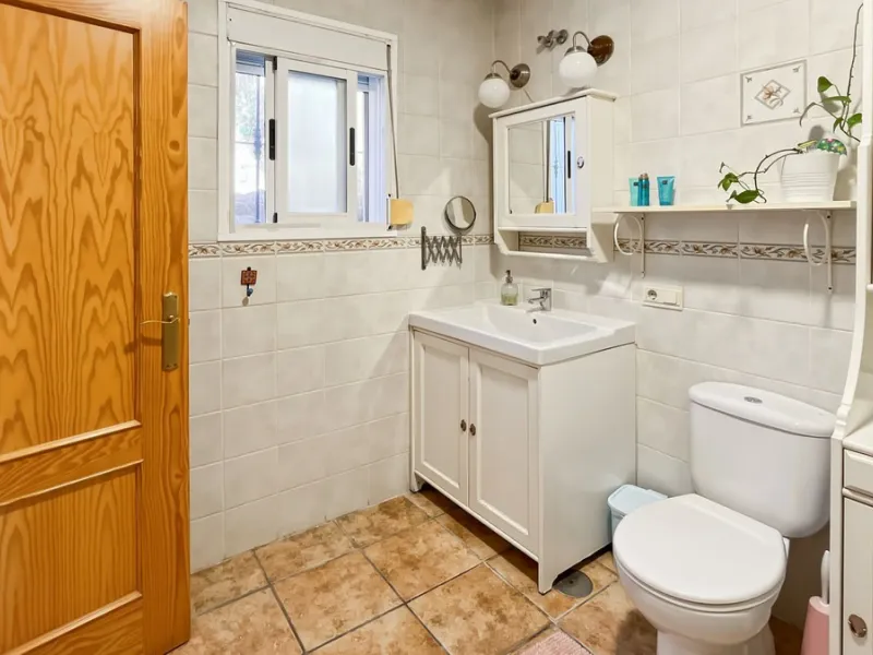Peacefully located villa near Cómpeta offering 3 bedrooms, 2 bathrooms plus a separate tower studio with a large roof terrace. A rare blend of privacy, comfort and truly panoramic sea and mountain views.