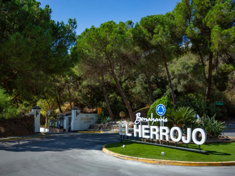 Exceptional villa for sale in the prestigious gated community of El Herrojo Alto, one of La Quinta's most sought-after residential areas. Positioned on an elevated frontline golf plot, this landmark property harmoniously blends timeless Andalusian archite