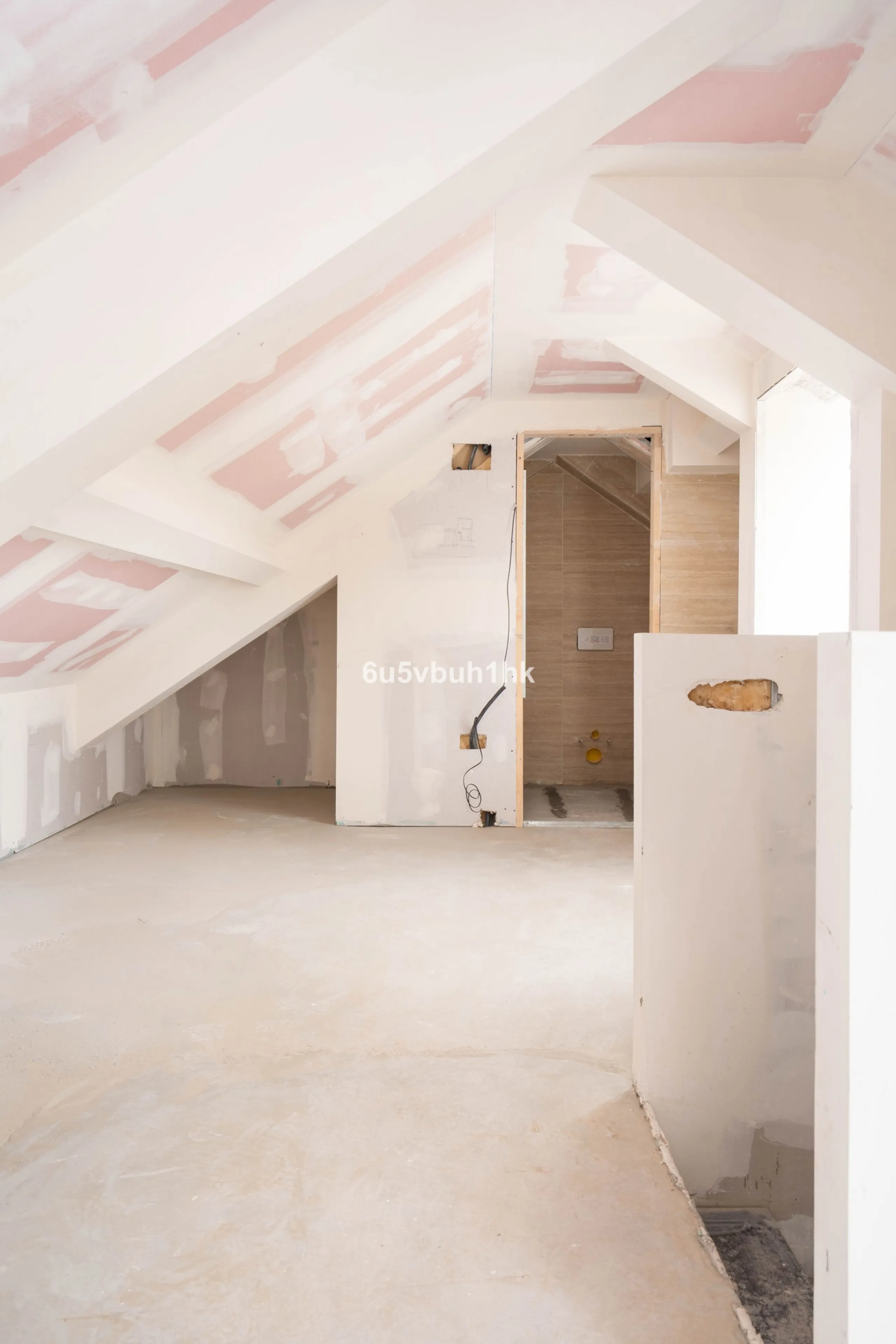 In the heart of the historical center in a very unique historical building with only six apartments with large windows facing the patio and french balconies giving them a lovely natural light all year around. The fountain in the patio brings us back to th