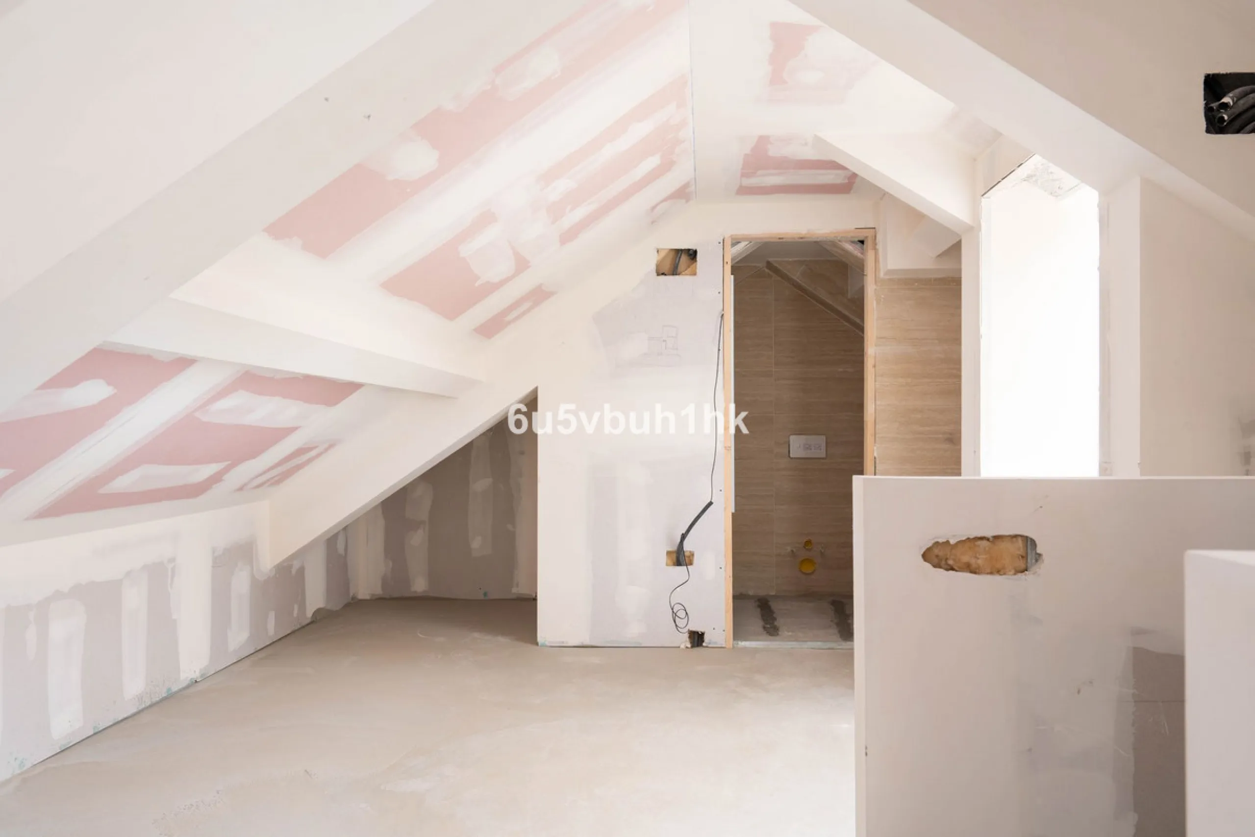 In the heart of the historical center in a very unique historical building with only six apartments with large windows facing the patio and french balconies giving them a lovely natural light all year around. The fountain in the patio brings us back to th