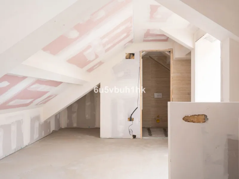 In the heart of the historical center in a very unique historical building with only six apartments with large windows facing the patio and french balconies giving them a lovely natural light all year around. The fountain in the patio brings us back to th