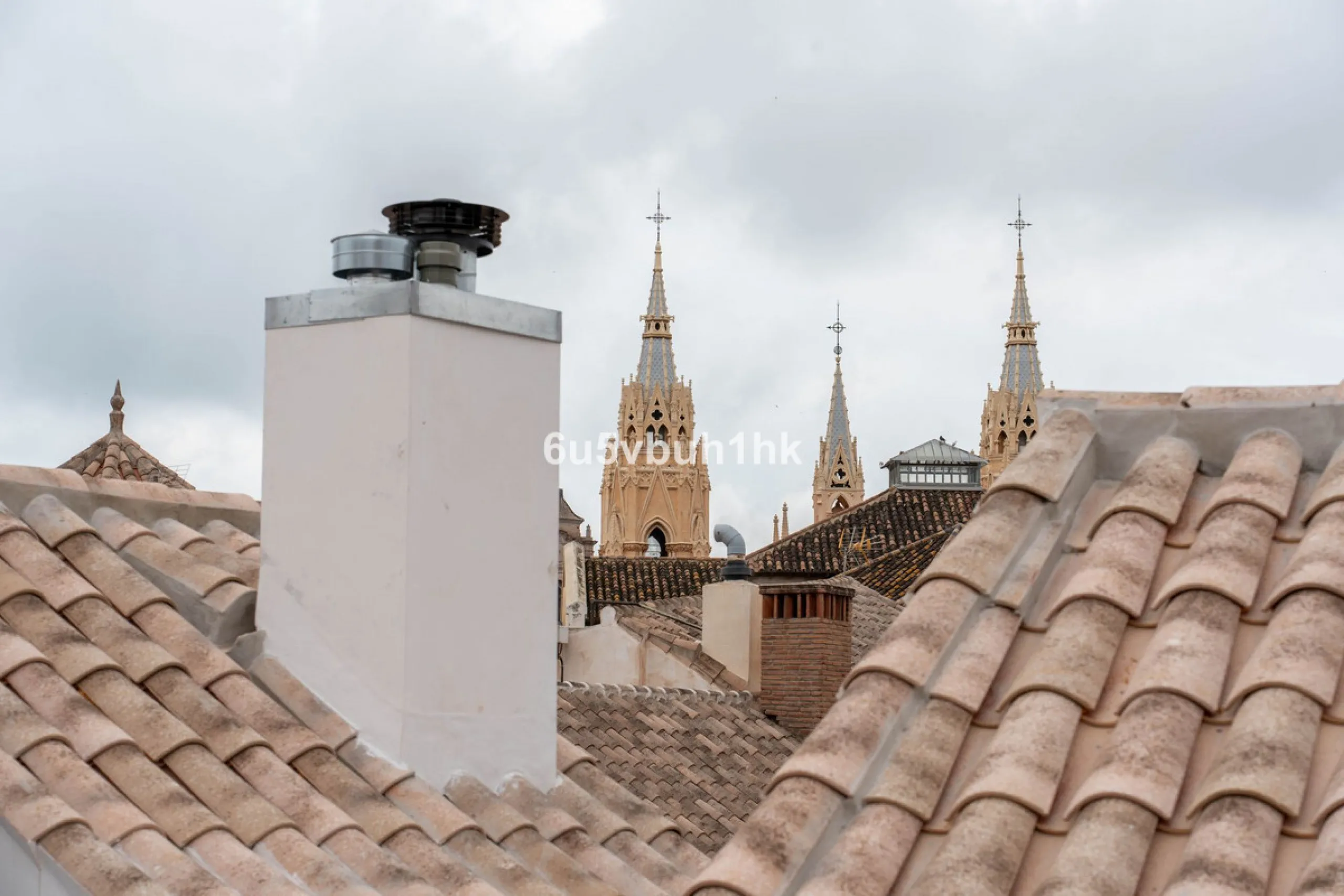 In the heart of the historical center in a very unique historical building with only six apartments with large windows facing the patio and french balconies giving them a lovely natural light all year around. The fountain in the patio brings us back to th