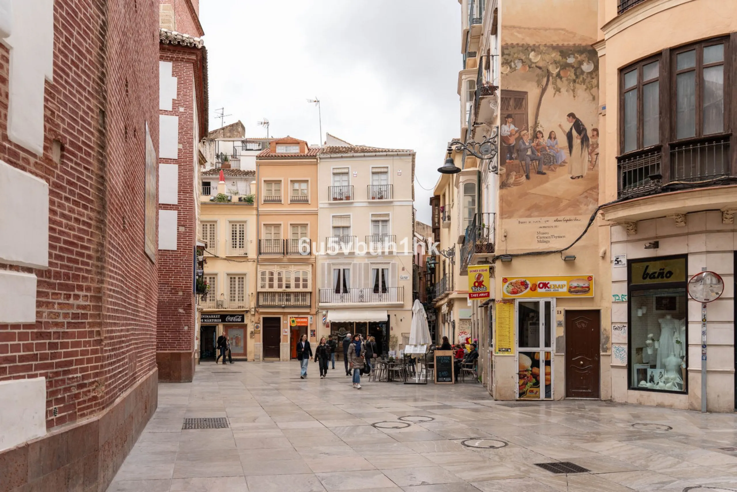 In the heart of the historical center in a very unique historical building with only six apartments with large windows facing the patio and french balconies giving them a lovely natural light all year around. The fountain in the patio brings us back to th