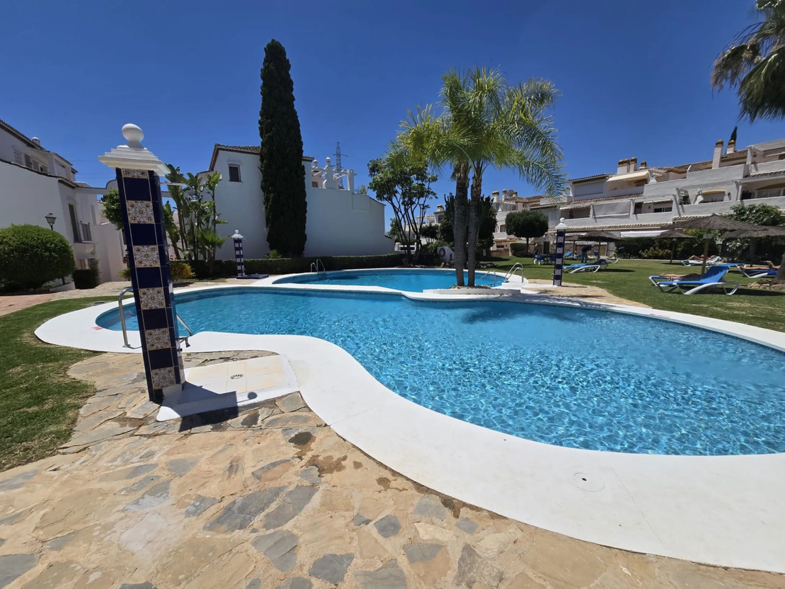 Apartment - Ground Floor Apartment в продаже в Marbella, Málaga. В доме 2 спален и 2 ванных комнат. Площадь дома 135 м²