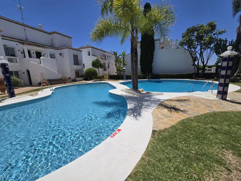 Apartment - Ground Floor Apartment в продаже в Marbella, Málaga. В доме 2 спален и 2 ванных комнат. Площадь дома 135 м²