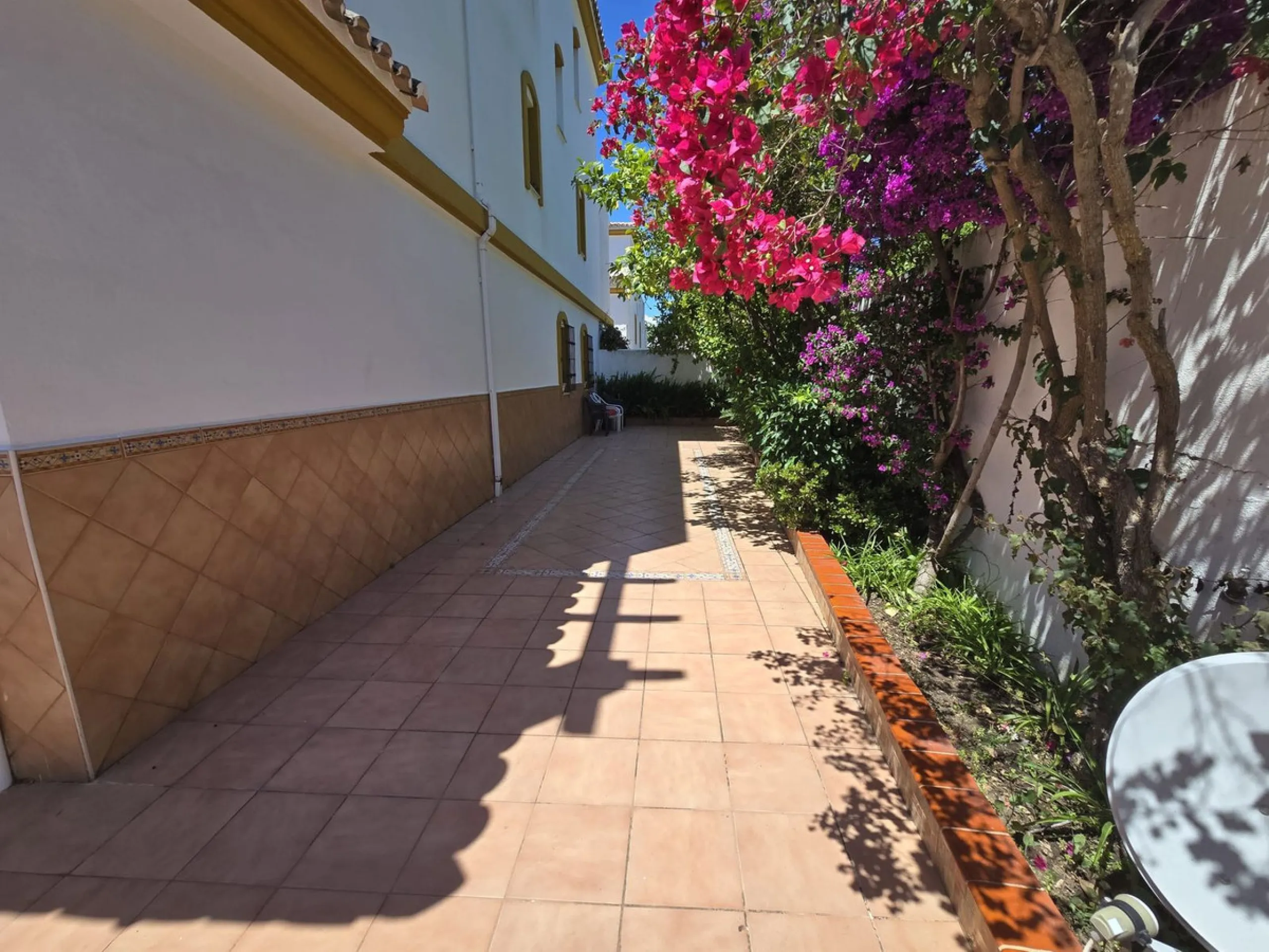 Apartment - Ground Floor Apartment в продаже в Marbella, Málaga. В доме 2 спален и 2 ванных комнат. Площадь дома 135 м²