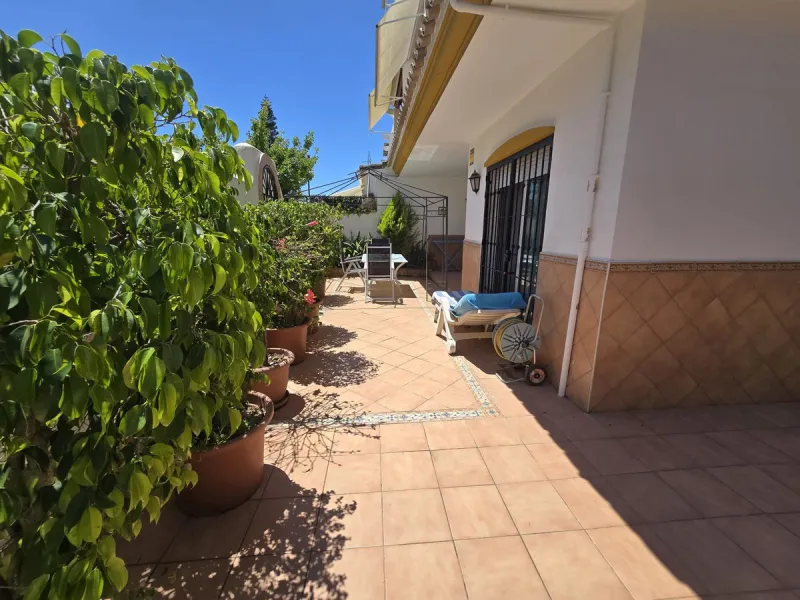 Apartment - Ground Floor Apartment в продаже в Marbella, Málaga. В доме 2 спален и 2 ванных комнат. Площадь дома 135 м²