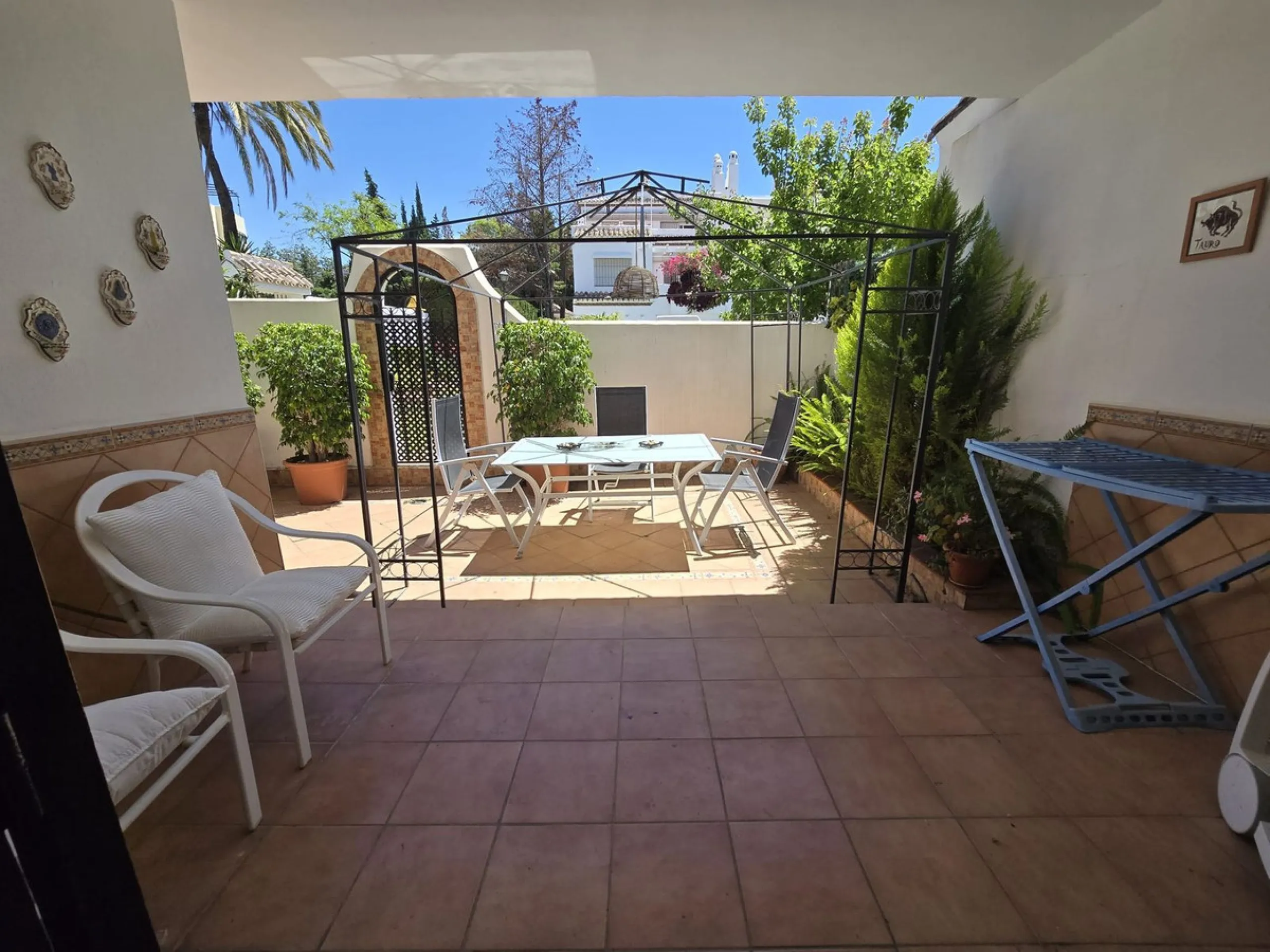 Apartment - Ground Floor Apartment в продаже в Marbella, Málaga. В доме 2 спален и 2 ванных комнат. Площадь дома 135 м²