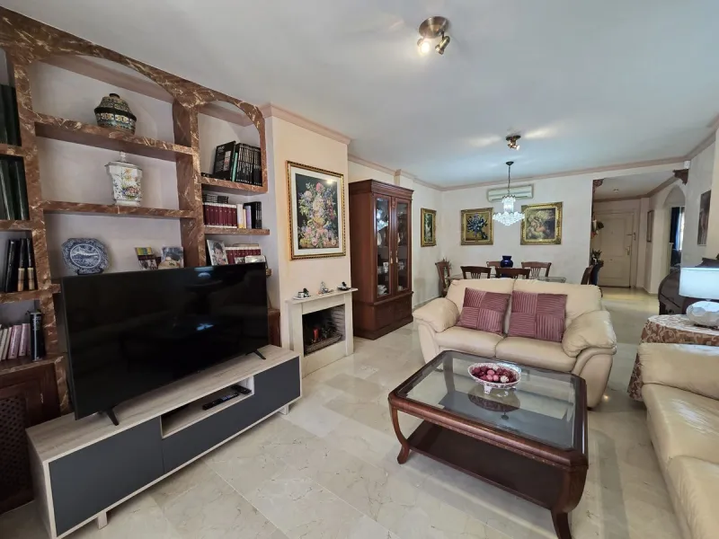 Apartment - Ground Floor Apartment в продаже в Marbella, Málaga. В доме 2 спален и 2 ванных комнат. Площадь дома 135 м²