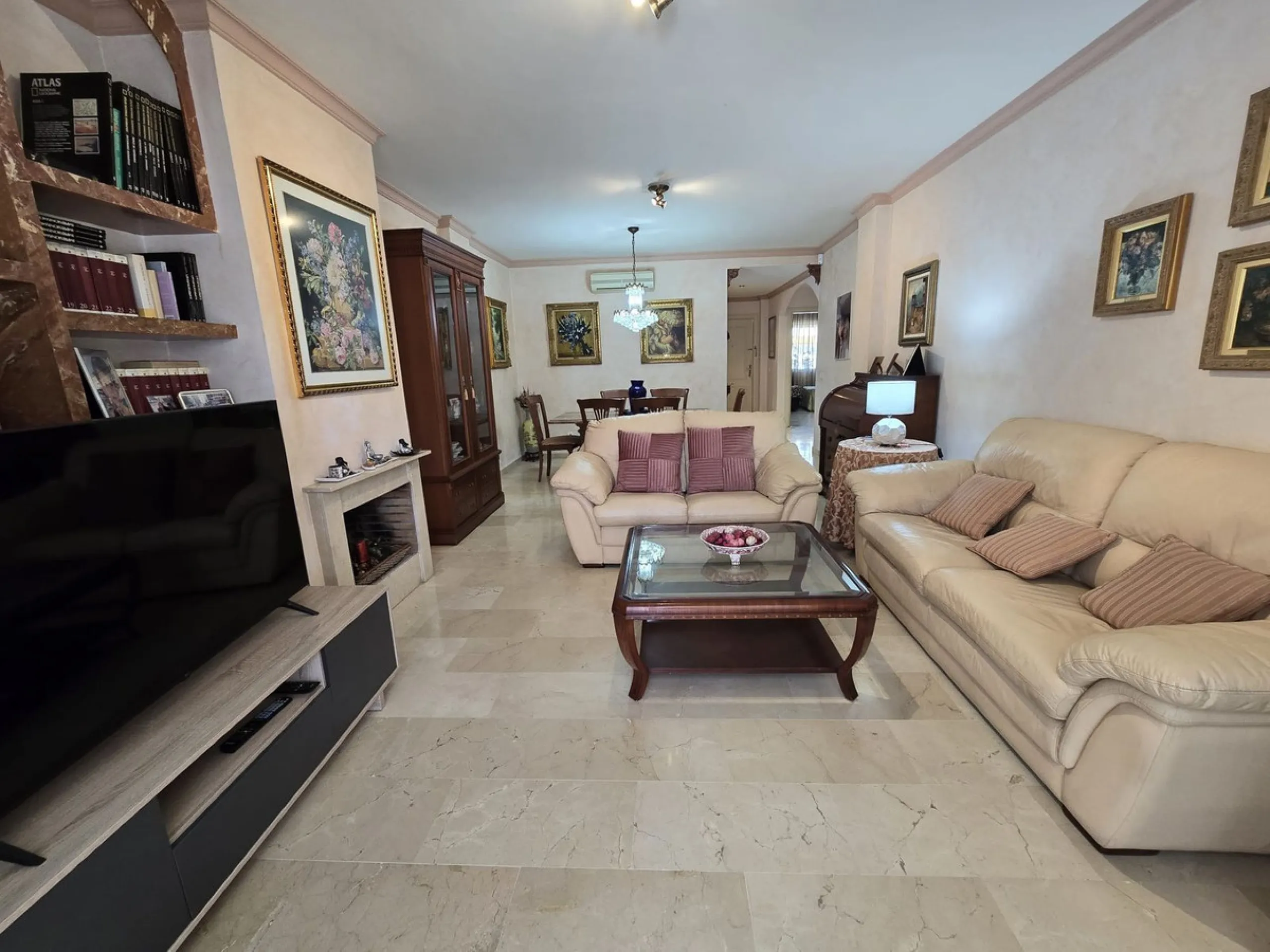 Apartment - Ground Floor Apartment в продаже в Marbella, Málaga. В доме 2 спален и 2 ванных комнат. Площадь дома 135 м²