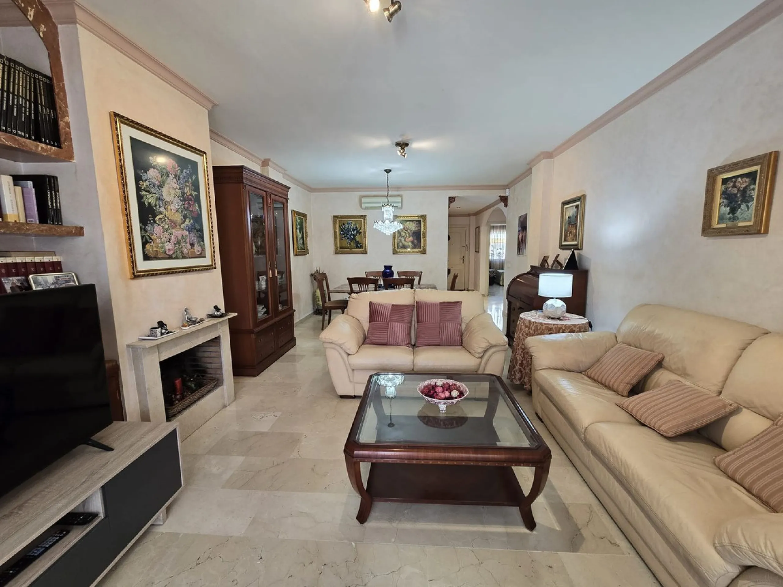 Apartment - Ground Floor Apartment в продаже в Marbella, Málaga. В доме 2 спален и 2 ванных комнат. Площадь дома 135 м²