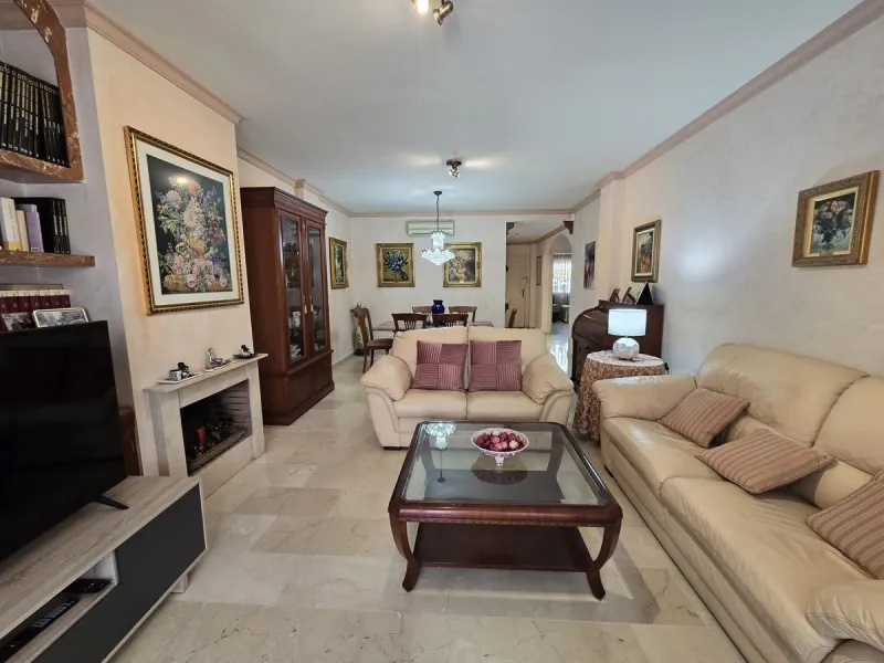 Apartment - Ground Floor Apartment в продаже в Marbella, Málaga. В доме 2 спален и 2 ванных комнат. Площадь дома 135 м²