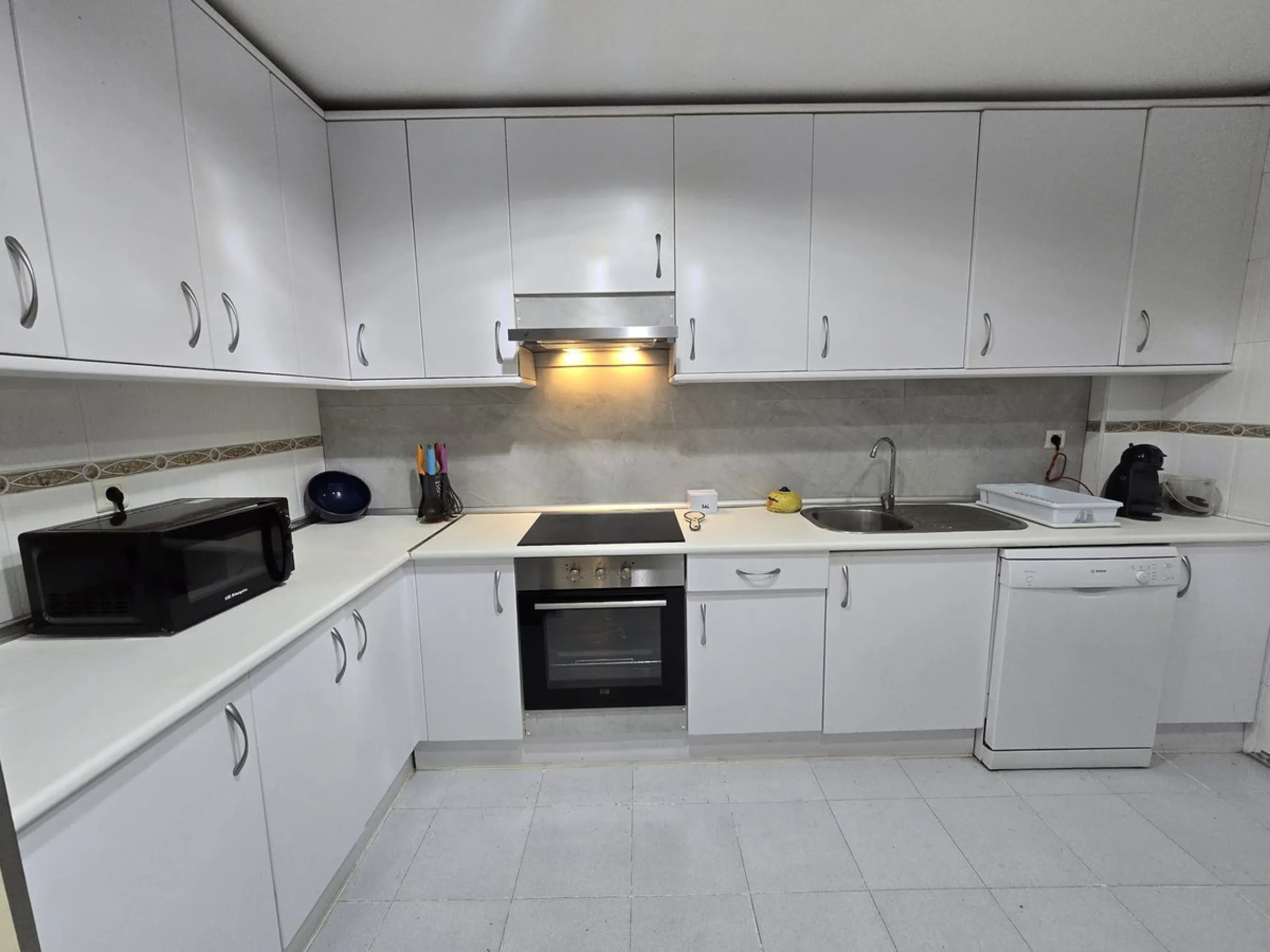 Apartment - Ground Floor Apartment в продаже в Marbella, Málaga. В доме 2 спален и 2 ванных комнат. Площадь дома 135 м²