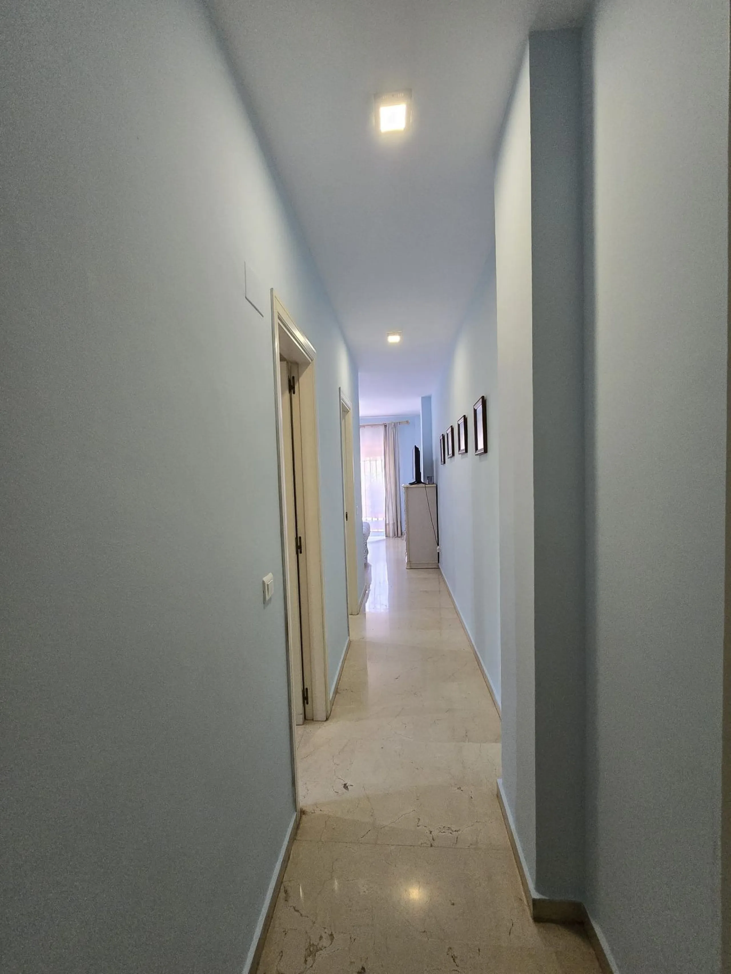Apartment - Ground Floor Apartment в продаже в Marbella, Málaga. В доме 2 спален и 2 ванных комнат. Площадь дома 135 м²