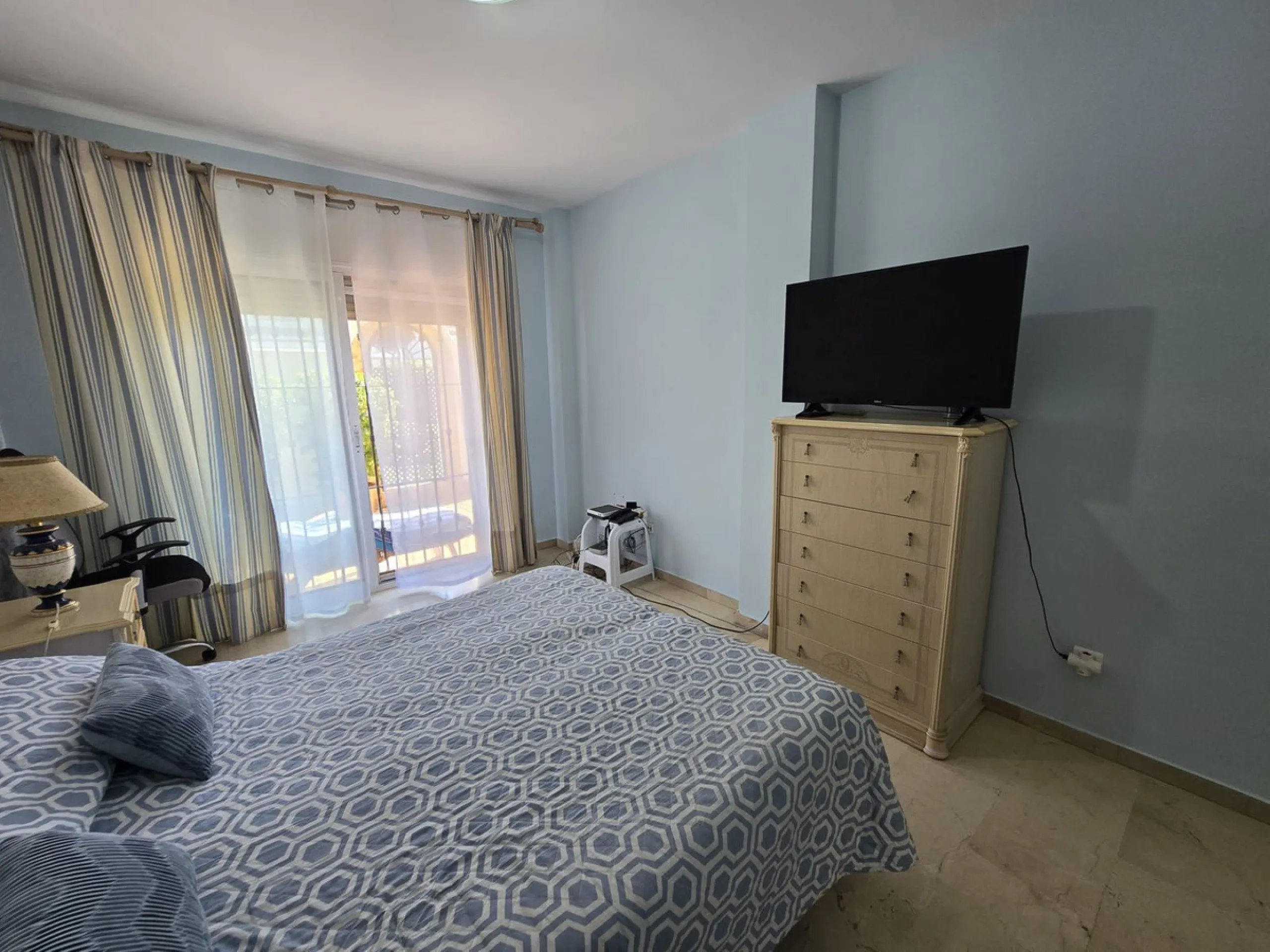 Apartment - Ground Floor Apartment в продаже в Marbella, Málaga. В доме 2 спален и 2 ванных комнат. Площадь дома 135 м²