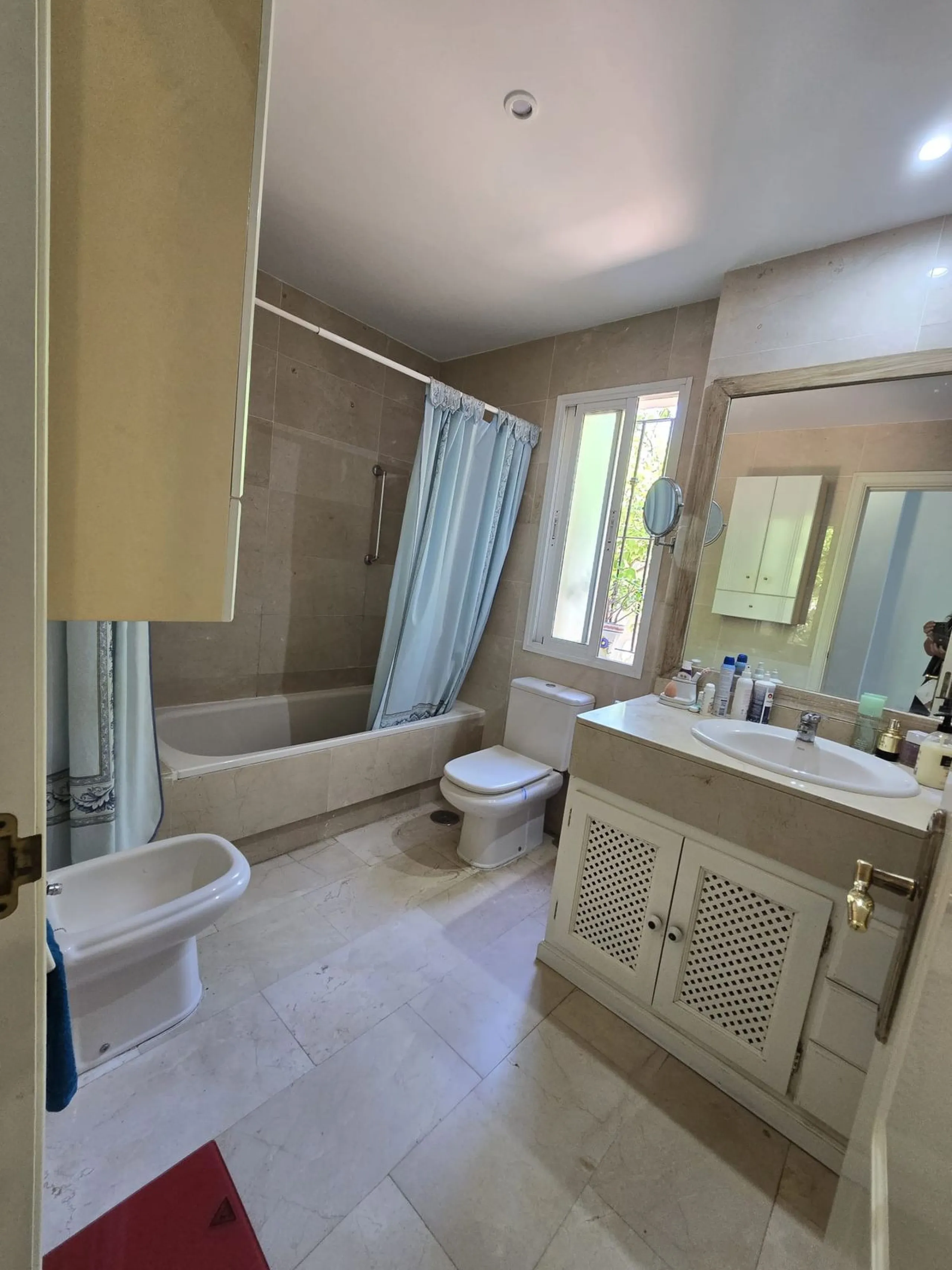 Apartment - Ground Floor Apartment в продаже в Marbella, Málaga. В доме 2 спален и 2 ванных комнат. Площадь дома 135 м²