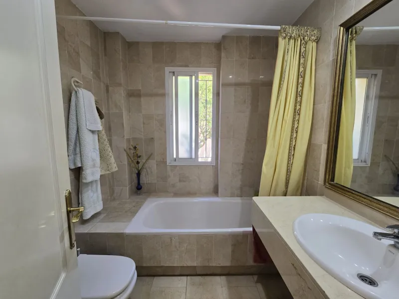 Apartment - Ground Floor Apartment в продаже в Marbella, Málaga. В доме 2 спален и 2 ванных комнат. Площадь дома 135 м²