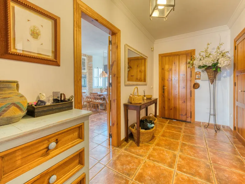 Welcome to this beautiful family home in Los Boliches! This property perfectly combines comfort, style, and location.