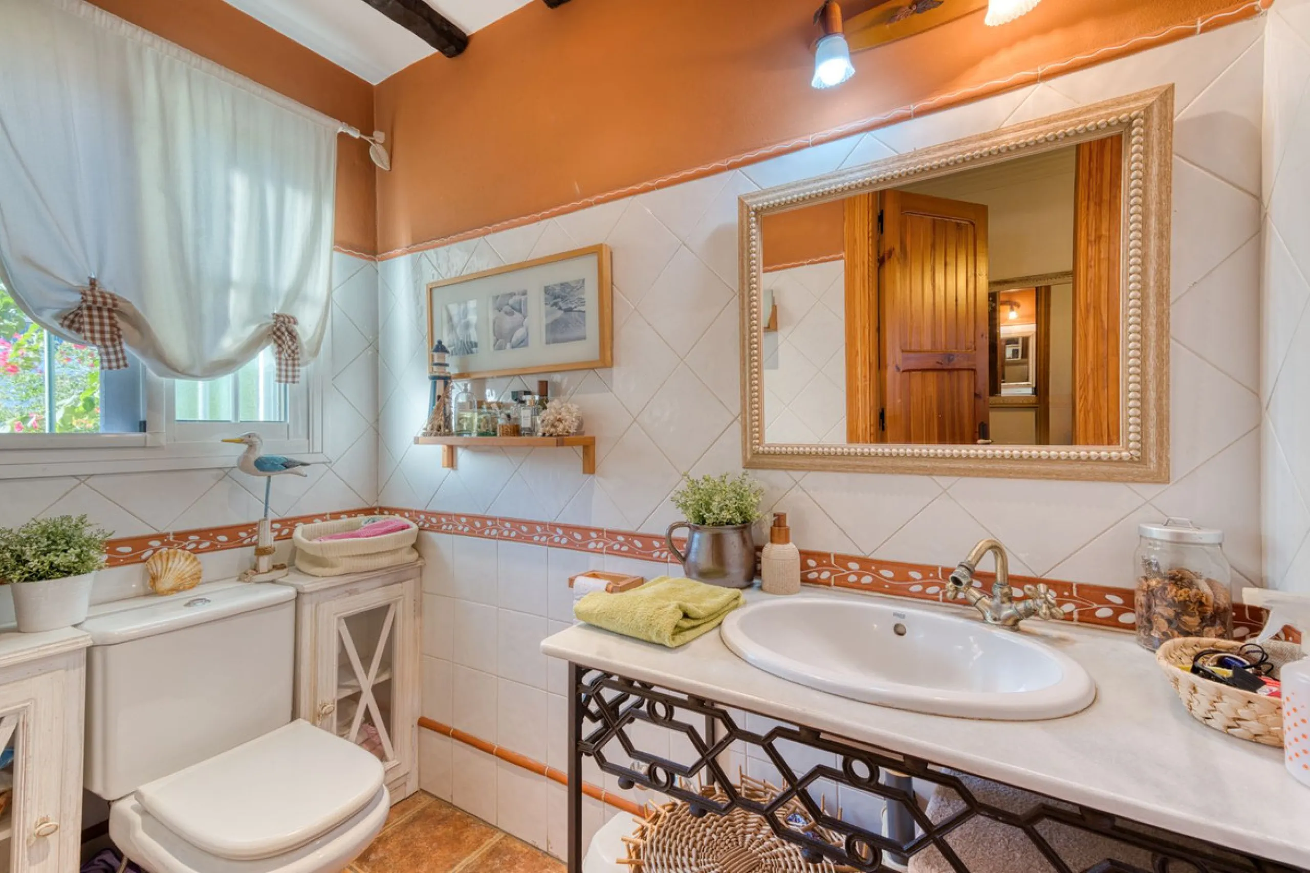 Welcome to this beautiful family home in Los Boliches! This property perfectly combines comfort, style, and location.