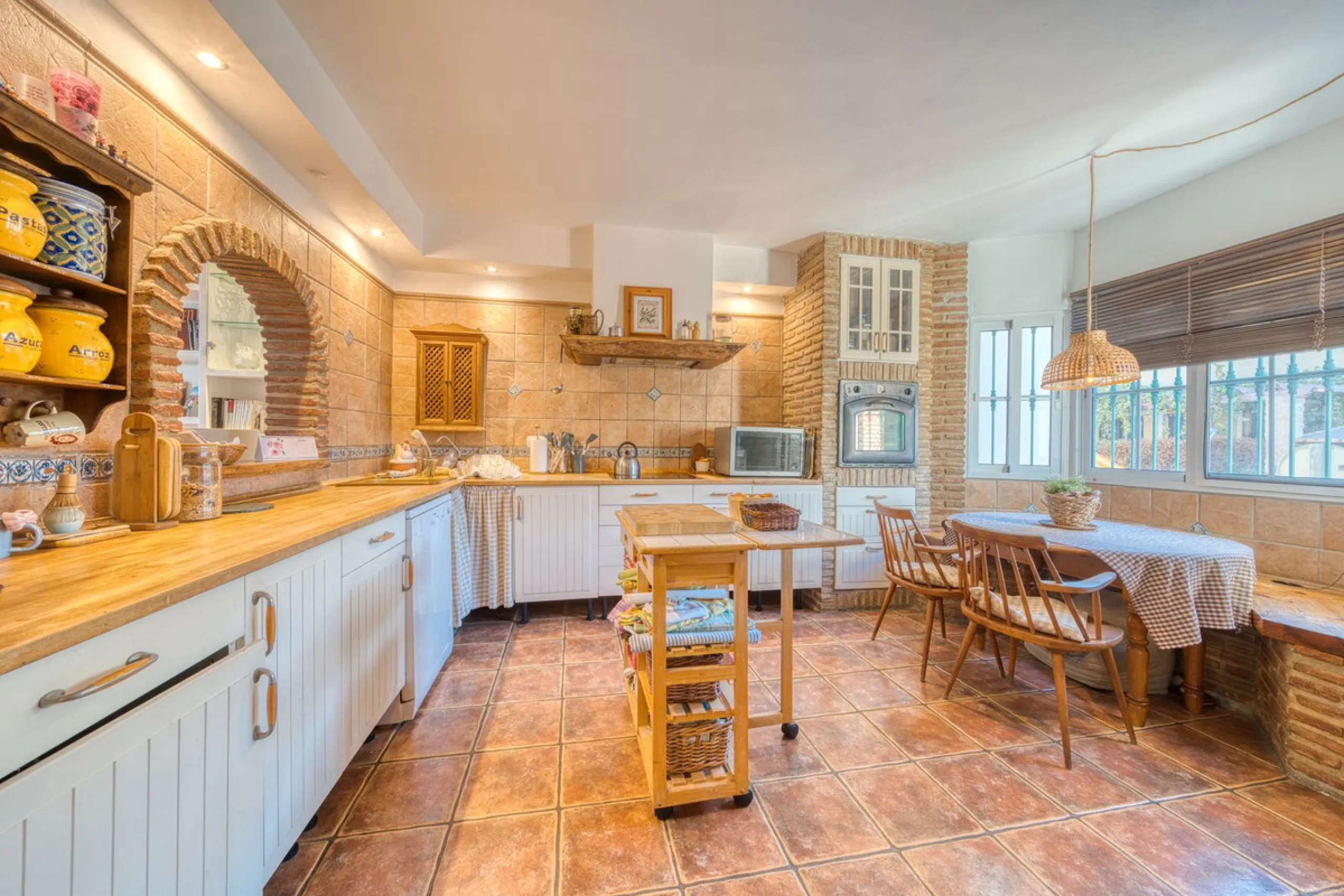 Welcome to this beautiful family home in Los Boliches! This property perfectly combines comfort, style, and location.
