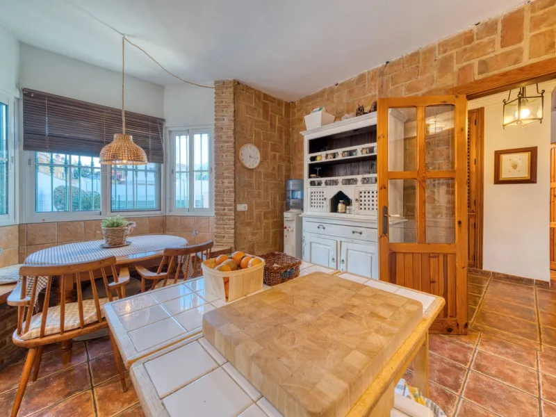 Welcome to this beautiful family home in Los Boliches! This property perfectly combines comfort, style, and location.