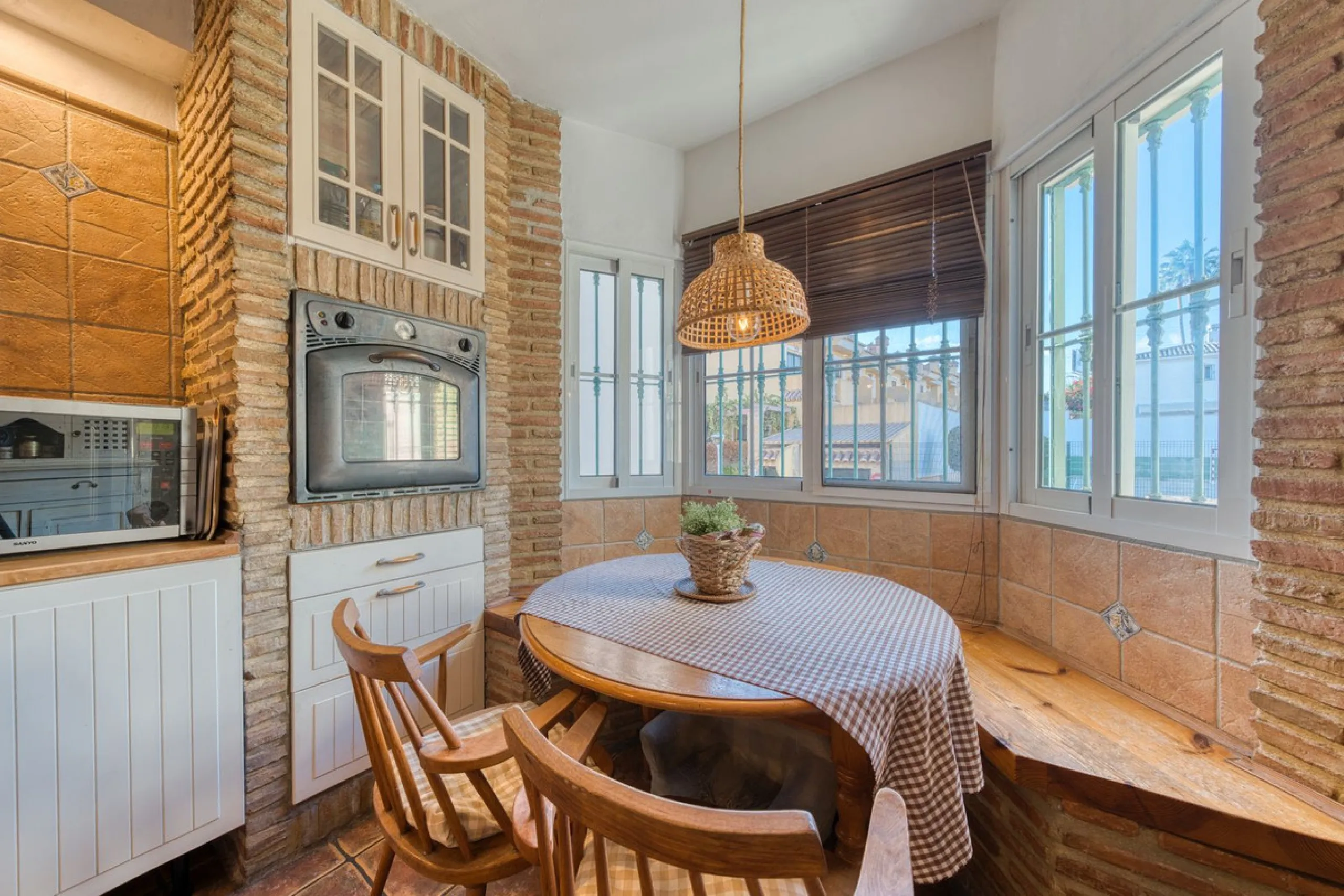 Welcome to this beautiful family home in Los Boliches! This property perfectly combines comfort, style, and location.