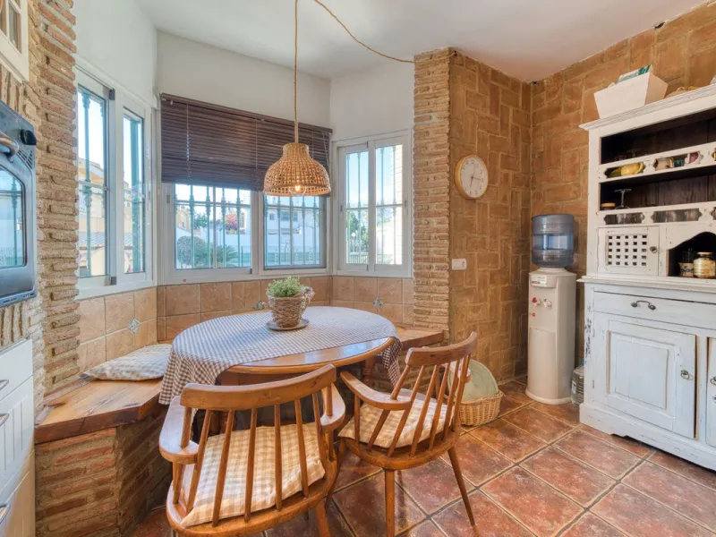Welcome to this beautiful family home in Los Boliches! This property perfectly combines comfort, style, and location.