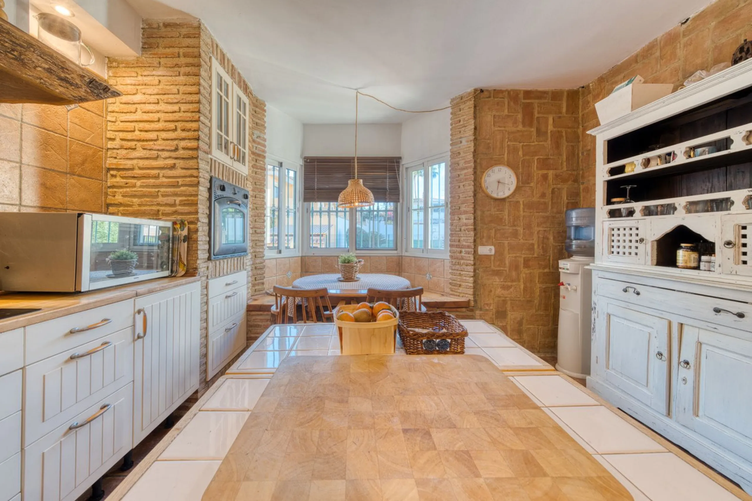 Welcome to this beautiful family home in Los Boliches! This property perfectly combines comfort, style, and location.