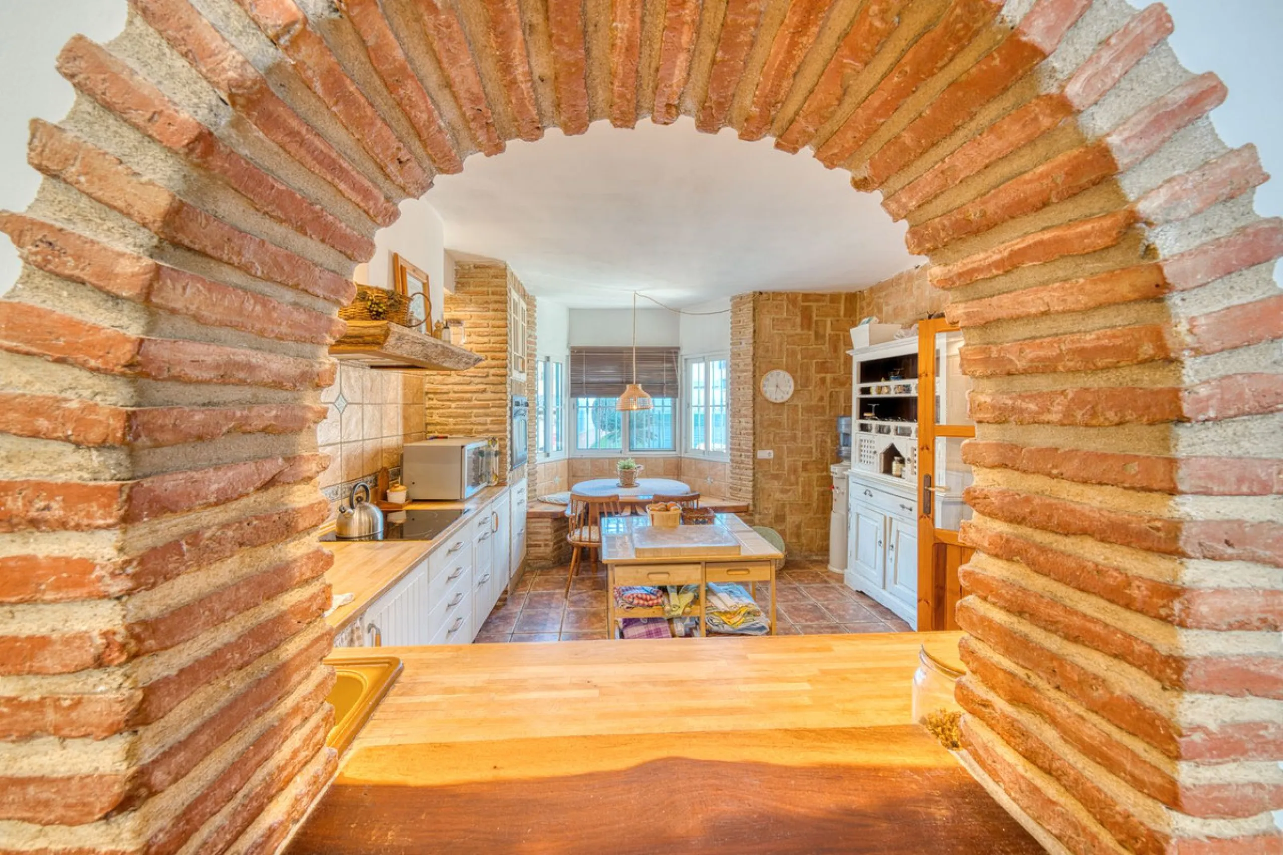 Welcome to this beautiful family home in Los Boliches! This property perfectly combines comfort, style, and location.