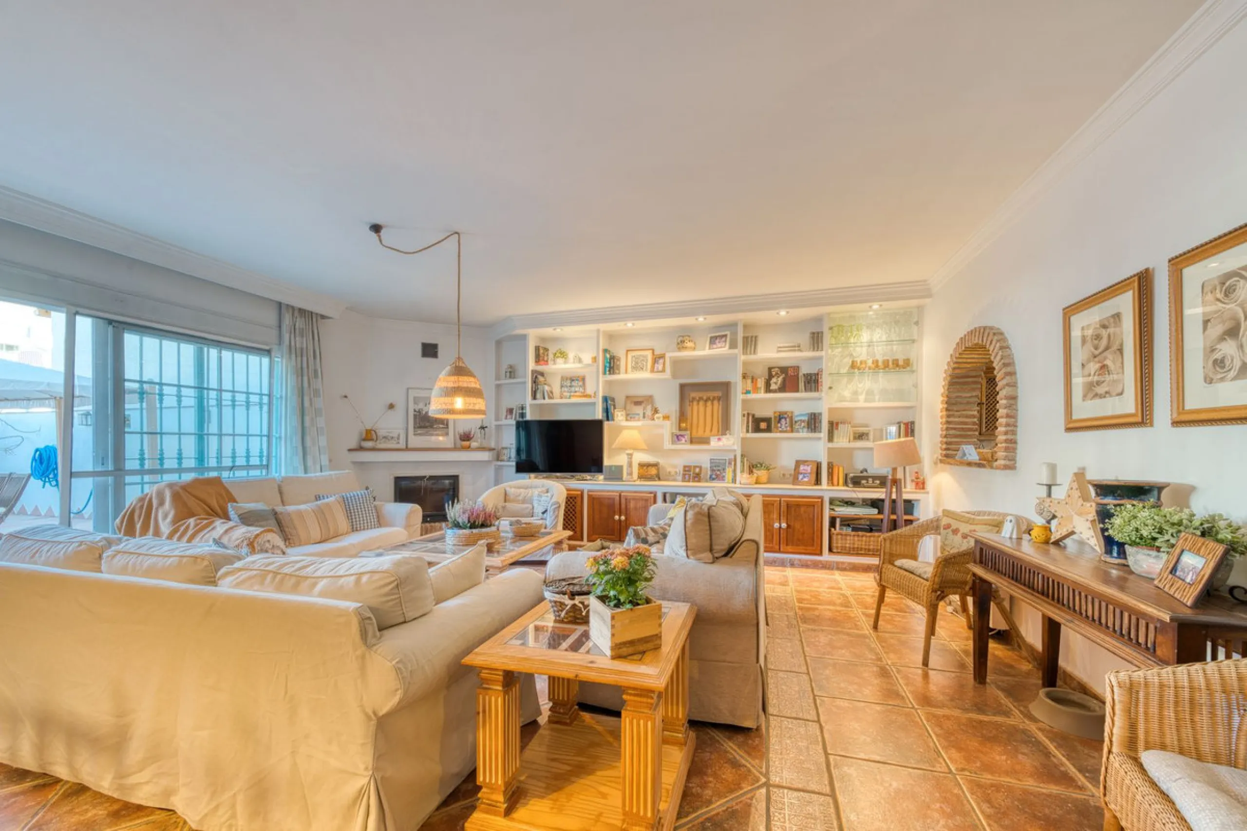 Welcome to this beautiful family home in Los Boliches! This property perfectly combines comfort, style, and location.