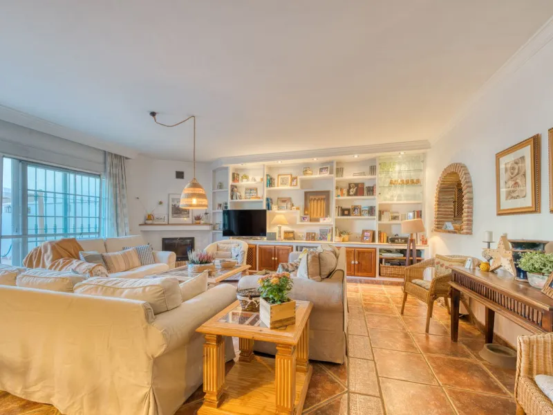 Welcome to this beautiful family home in Los Boliches! This property perfectly combines comfort, style, and location.