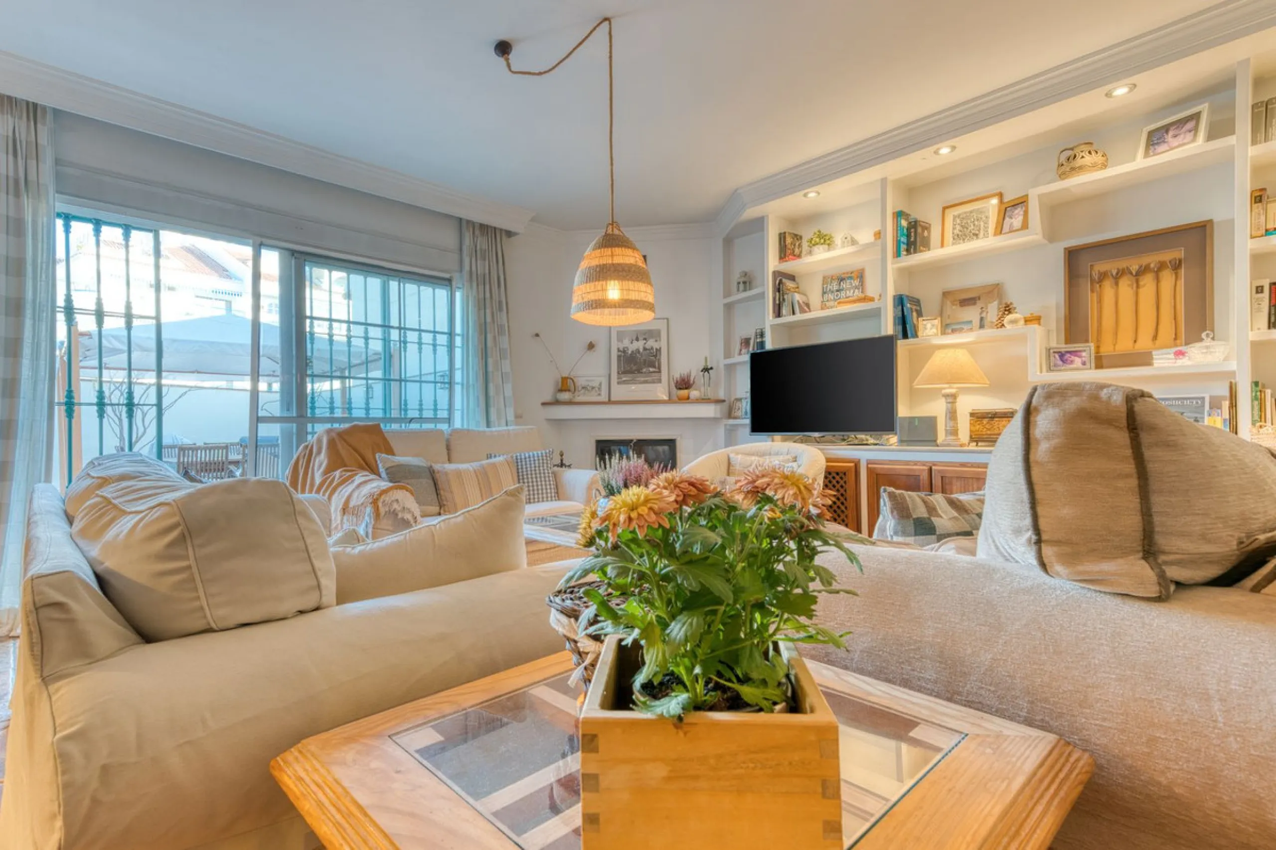 Welcome to this beautiful family home in Los Boliches! This property perfectly combines comfort, style, and location.