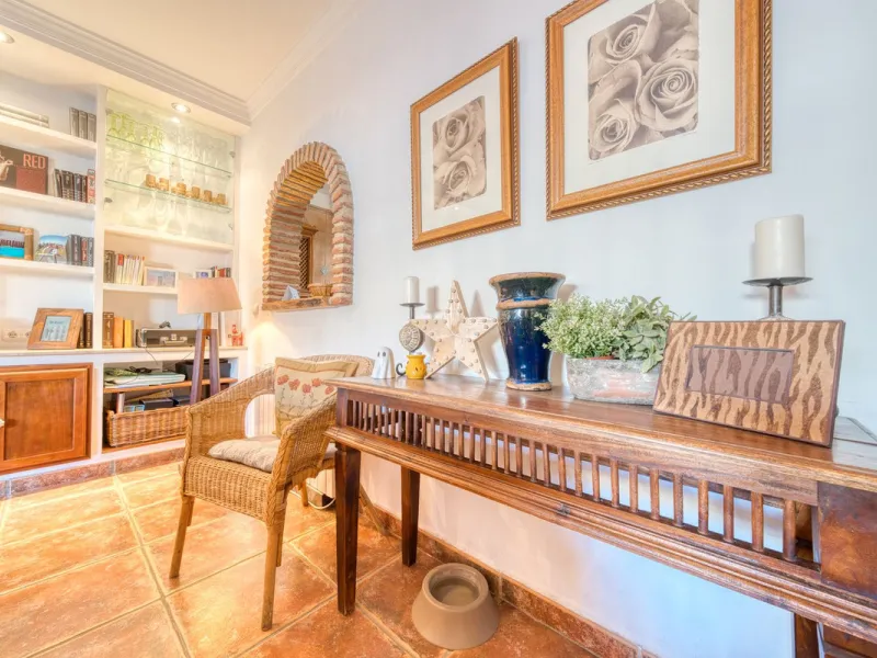Welcome to this beautiful family home in Los Boliches! This property perfectly combines comfort, style, and location.