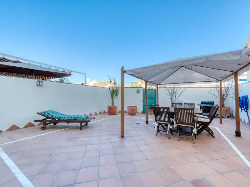 Welcome to this beautiful family home in Los Boliches! This property perfectly combines comfort, style, and location.