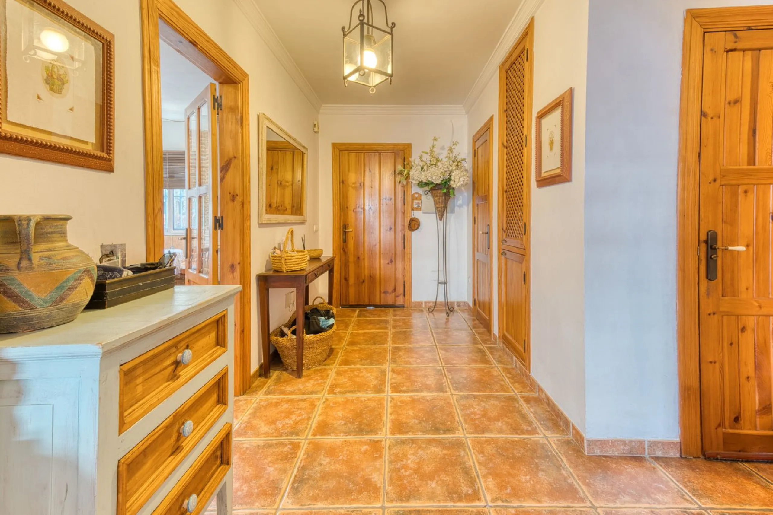 Welcome to this beautiful family home in Los Boliches! This property perfectly combines comfort, style, and location.