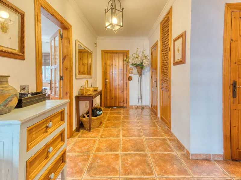 Welcome to this beautiful family home in Los Boliches! This property perfectly combines comfort, style, and location.