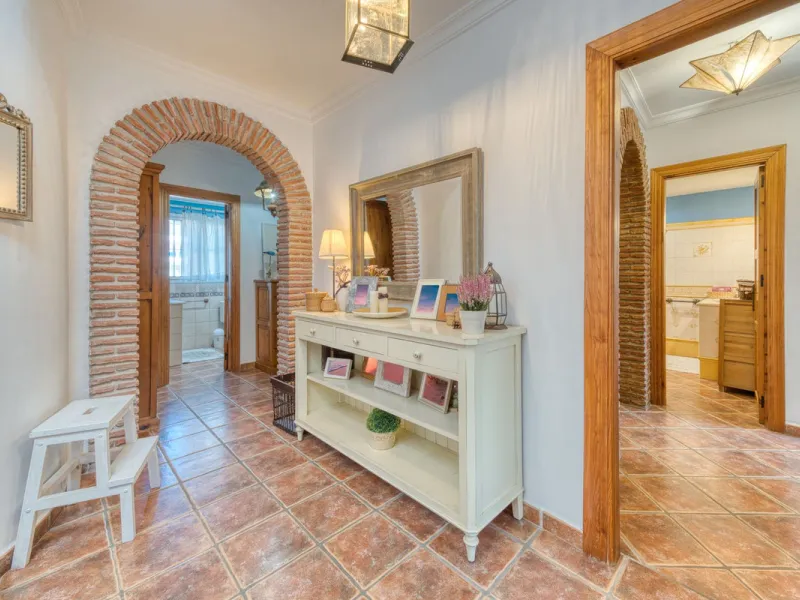 Welcome to this beautiful family home in Los Boliches! This property perfectly combines comfort, style, and location.
