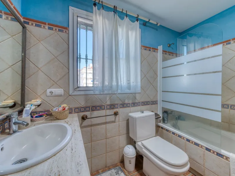 Welcome to this beautiful family home in Los Boliches! This property perfectly combines comfort, style, and location.