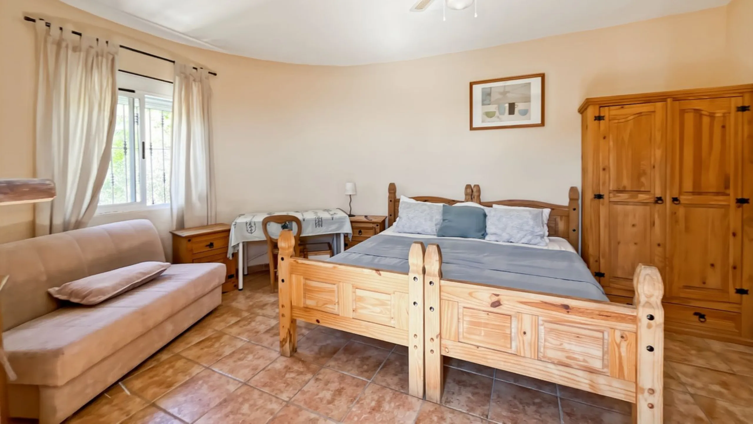 Peacefully located villa near Cómpeta offering 3 bedrooms, 2 bathrooms plus a separate tower studio with a large roof terrace. A rare blend of privacy, comfort and truly panoramic sea and mountain views.