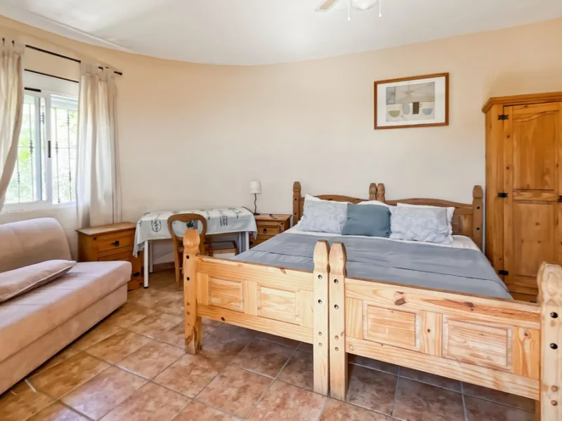 Peacefully located villa near Cómpeta offering 3 bedrooms, 2 bathrooms plus a separate tower studio with a large roof terrace. A rare blend of privacy, comfort and truly panoramic sea and mountain views.