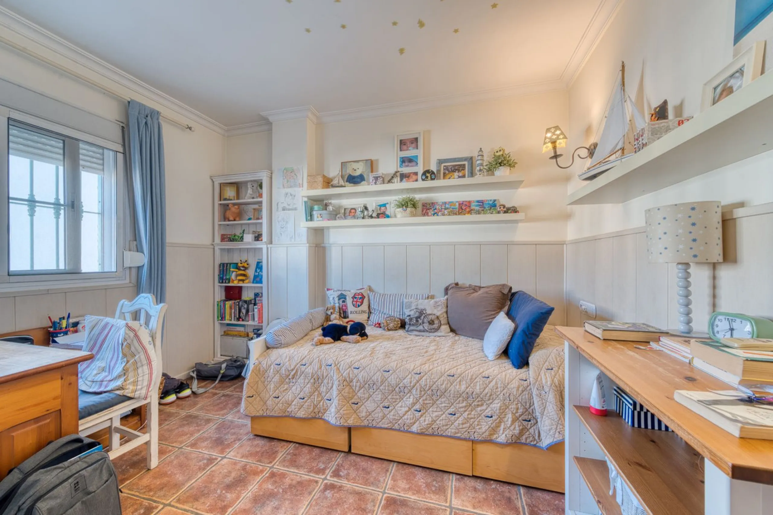 Welcome to this beautiful family home in Los Boliches! This property perfectly combines comfort, style, and location.