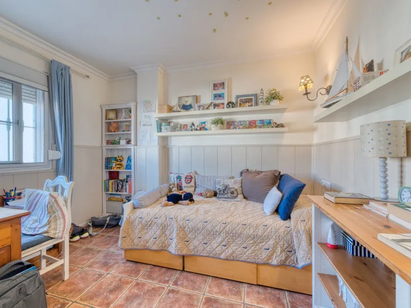 Welcome to this beautiful family home in Los Boliches! This property perfectly combines comfort, style, and location.
